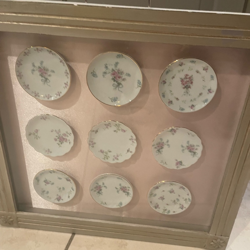 Floral Wall Decor with Gold Frame - Picture 3 of 11
